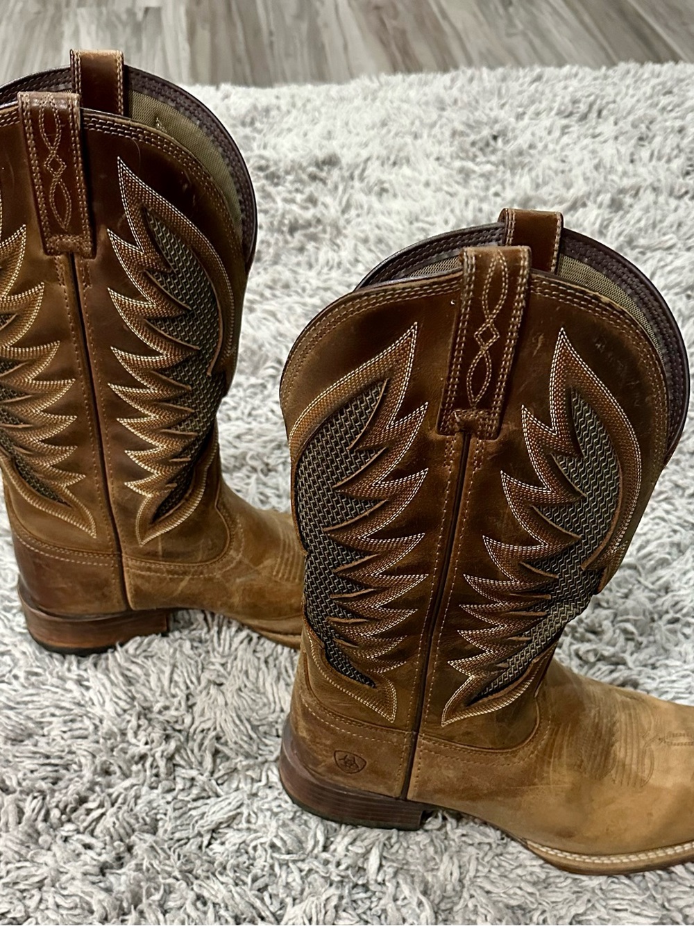 Ariat Tan & Dark Brown Boots size 9